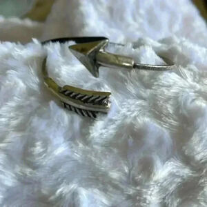 Arrow adjustable bracelet